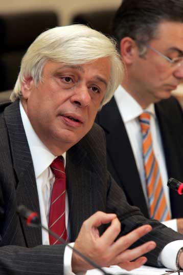 Τα… βασικά μέτωπα στα έργα, τα ΜΜΕ και τις Βρυξέλλες