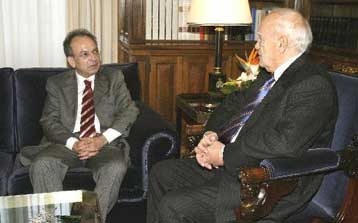 Επιχείρηση ανάκαμψης στην κυβέρνηση μετά τις καταγγελίες Παλαιοκρασσά