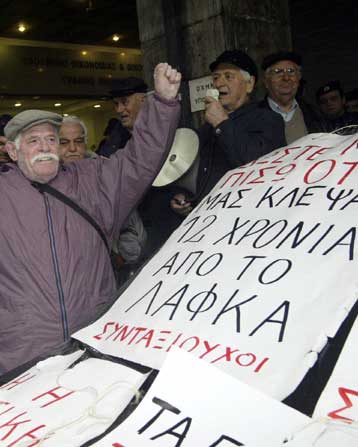 Πολιτική αναταραχή γύρω από την επιστροφή αναδρομικών στους συνταξιούχους