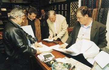 Στην τσιμπίδα της Εφορίας 340.000 ελεύθεροι επαγγελματίες