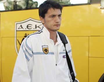 Η ΑΕΚ μπορεί να πάρει το πρωτάθλημα, πιστεύει ο Βλάνταν Ίβιτς