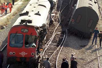 Ένας νεκρός από σύγκρουση τρένων έξω από το σταθμό των Αφιδνών