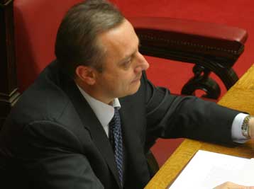 Ψηφίστηκε επί της αρχής το νομοσχέδιο για την εισαγωγή ΦΠΑ στις οικοδομές