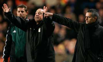 Η Λίβερπουλ την πρωτιά, η Αντερλεχτ την πρώτη νίκη της