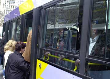 Τρόλεϊ προσέκρουσε σε μονοκατοικία στα Πετράλωνα