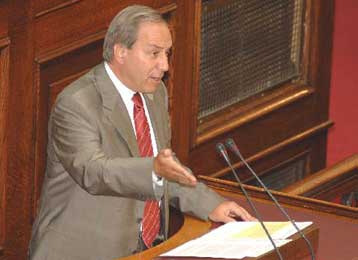 Με τροποποίηση διατύπωσης «πέρασε» στη Βουλή η εισαγωγή ΦΠΑ στις οικοδομές