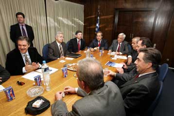 Ακαρπη συνάντηση ΚΕΔΚΕ – Παυλόπουλου για συμβασιούχους και οικονομικά των δήμων