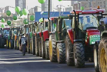 Σε φοροαπαλλαγές αγροτών προχωρά η ισπανική κυβέρνηση λόγω αυξημένων τιμών στα καύσιμα