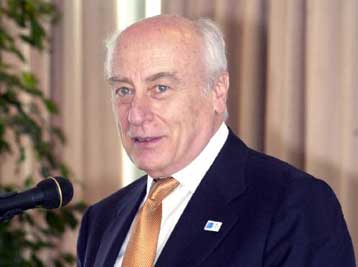 Υπεράριθμο προσωπικό και άκαμπτο ωράριο εργασίας στις τράπεζες βλέπει ο Γ.Κωστόπουλος