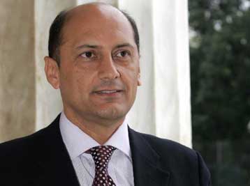 Προθεσμία για να απολογηθεί πήρε ο Πέτρος Μαντούβαλος