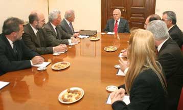 Παρέμβαση Κάρολου Παπούλια για το κοινωνικό έλλειμμα