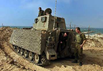 Έξαρση της βίας στη Μέση Ανατολή με αεροπορικές επιδρομές και δολοφονίες