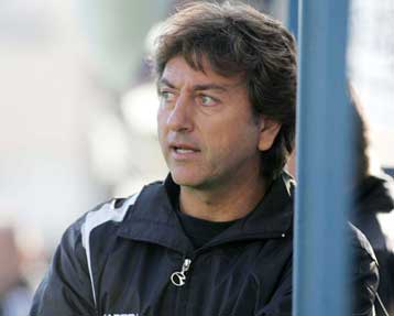 Πιο δυνατή από Ολυμπιακό και Παναθηναϊκό χαρακτηρίζει την ΑΕΚ ο Βλάχος