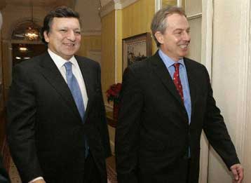 Καμία συμφωνία για τον προϋπολογισμό χωρίς αναθεώρηση της ΚΑΠ, διαμηνύει ο Μπλερ