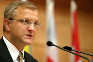 Να δοθεί στην ΠΓΔΜ καθεστώς υποψήφιου προς ένταξη κράτους εισηγείται ο Ρεν