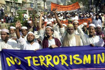 Ευρεία επιχείρηση της αστυνομίας στο Μπαγκλαντές για τη σύλληψη επίδοξων καμικάζι