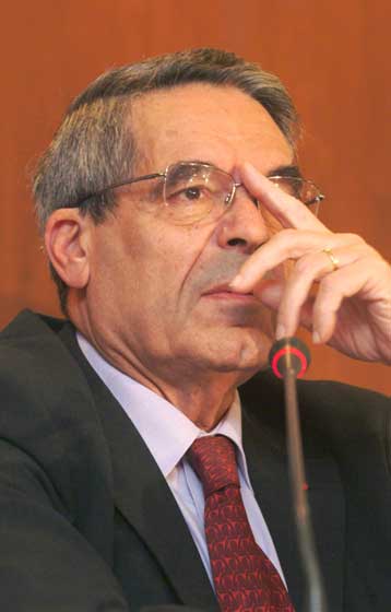 Πονοκέφαλοι και φθορά από εσωτερικά «βραχυκυκλώματα» στην κυβέρνηση