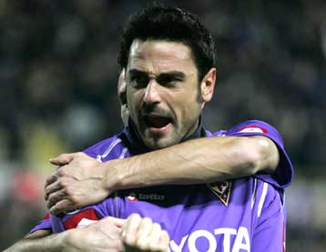 Στη δεύτερη θέση σκαρφάλωσε η Φιορεντίνα, νίκη με το… καλησπέρα της Σιένα