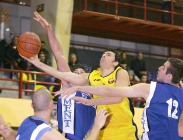 Το Αιγάλεω «έδιωξε» τους τρεις συγκατοίκους του από το ρετιρέ