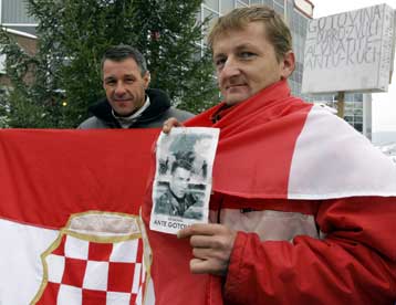 Νέα ογκώδης διαδήλωση υπέρ του Κροάτη στρατηγού Γκοτόβινα στο Σπλιτ