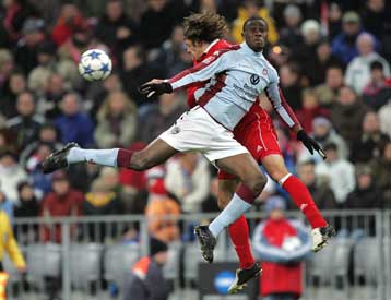 Αμετάβλητη η κατάσταση στην κορυφή μετά τη νίκη της Μπάγερν επί της Καϊζερσλάουτερν