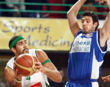 Περίπατος του Ολυμπιακού επί του ΠΑΟΚ, νίκη του Μακεδονικού