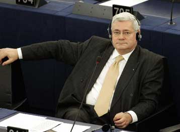 Αρση ασυλίας για ευρωβουλευτή της γαλλικής Ακροδεξιάς με «φόντο» το Ολοκαύτωμα