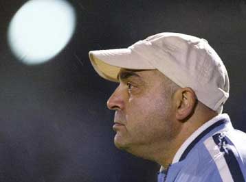 Επιστρέφει στα παλιά του λημέρια ο Χατζάρας, μετά την αποχώρηση Βαζάκα