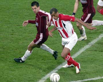 Το μπαλάκι στον Ολυμπιακό πετάει ο Ριβάλντο για την παραμονή του