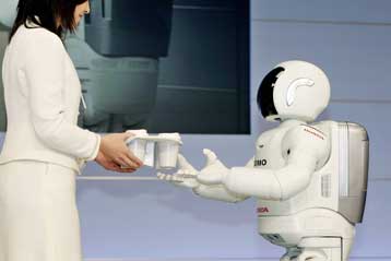 Ο πεντάχρονος Asimo μπορεί να σερβίρει το τσάι