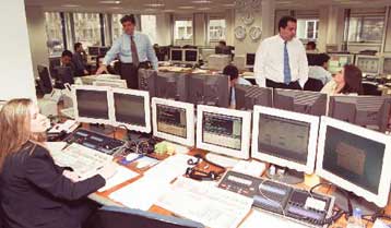 Στα 30 δισ. ευρώ θα ανέλθει ο κρατικός δανεισμός το 2006