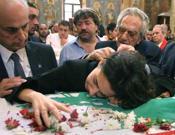 Σε αντισυριακή διαδήλωση εξελίχθηκε η κηδεία του δολοφονηθέντος Λιβανέζου βουλευτή