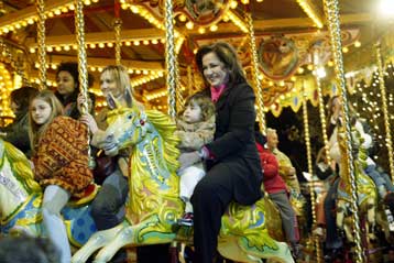 Την Πέμπτη ανάβουν τα φώτα στο χριστουγεννιάτικο δένδρο της πλατείας Συντάγματος