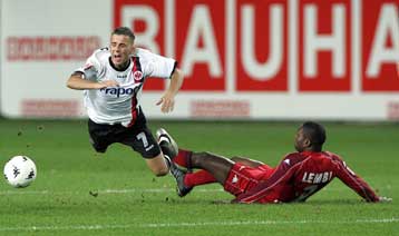 Απομακρύνθηκε από την επικίνδυνη ζώνη η Αϊντραχτ μετά το 2-1 επί της Καϊζερσλάουτερν