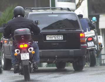 Την έξωση από το κέντρο της Αθήνας των μεγάλων τζιπ μελετά η κυβέρνηση