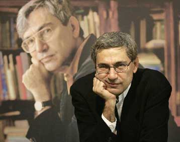 Στο εδώλιο η Τουρκία, δηλώνει ο Όλι Ρεν για τη δίκη του Ορχάν Παμούκ