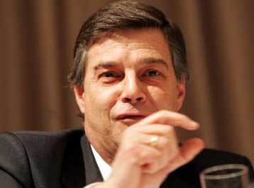 Θέμα ωραρίου στις τράπεζες και από τον πρόεδρο της Εθνικής Τράπεζας