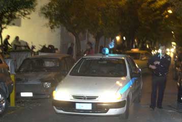 Επίθεση αγνώστων εναντίον αστυνομικών με λεία το υπηρεσιακό όπλο