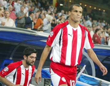 Ο Ριβάλντο επιθυμεί να παραμείνει στον Ολυμπιακό και να έχει απώλειες ο Παναθηναϊκός