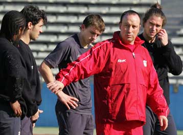 Δύσκολες στιγμές για τον Μπενίτεθ, να παραμείνει στην Λίβερπουλ θέλει ο Σισέ