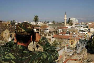 Ανησυχία στην Κύπρο για «φιέστα» εντός της νεκρής ζώνης παραμονές Χριστουγέννων