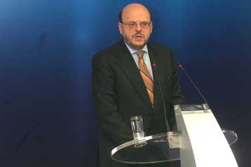 Αποφασισμένη η κυβέρνηση να αντιμετωπίσει τους ταραξίες, λέει ο Ευ.Αντώναρος