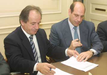 Τη Δευτέρα ξεκινά η «μάχη» για τις αυξήσεις στους μισθούς του 2006