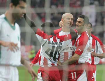 Κράτησε την κορυφή ο Ολυμπιακός, στο κατόπι του η ΑΕΚ παρότι λαχτάρησε