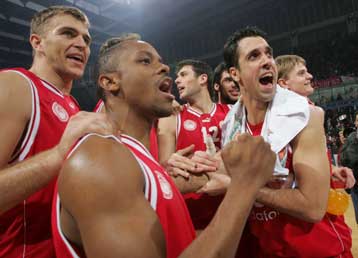 Πρωτιά και με την πορτοκαλί μπάλα ο Ολυμπιακός, έσπασε το εν Ελλάδι αήττητο του ΠΑΟ