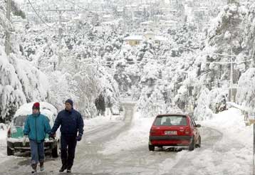 Χιόνια, βροχές και χαμηλές θερμοκρασίες σε όλη τη χώρα