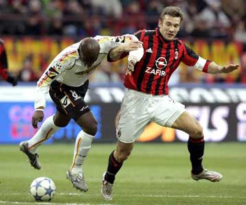 Με θριάμβους Ίντερ και Μίλαν πλησίασαν τη Γιουβέντους