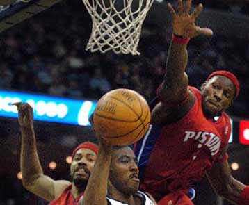 Στην δεύτερη παράταση οι Πίστονς επιβλήθηκαν των Γκρίζλς