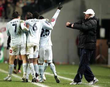 Αρμίνια Μπίλεφελντ, Μόναχο 1830 και Μάιντς προκρίθηκαν στα προημιτελικά