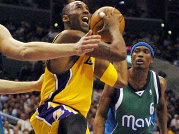 Απίστευτος Κόμπε Μπράιαντ πέτυχε 62 πόντους στη νίκη των Λέικερς επί του Ντάλας